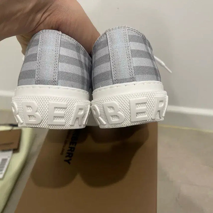 [BUNJANG] Burberry Check Cotton Sneakers - Gray (Size 41.5) / 버버리 체크 코튼 스니커즈 - 그레이 41.5