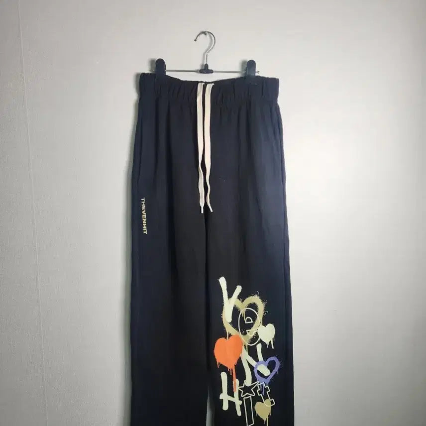[BUNJANG] The Vent Wide Graffiti Training Pants M / 더벤티 하트 그래피티 와이드 트레이닝 팬츠 M