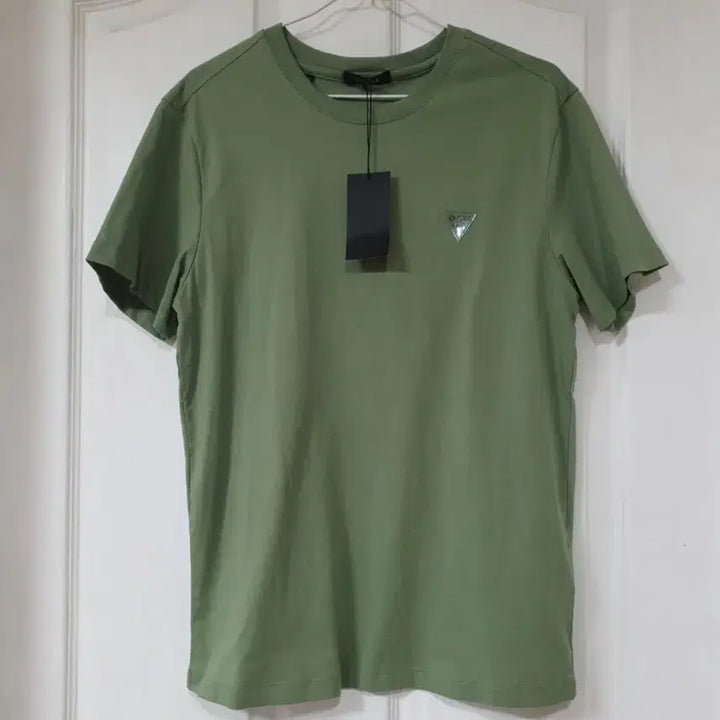 [BUNJANG] Guess Unisex Short Sleeve T-shirt (New) / Guess 반팔티 M 사이즈(새상품) 공용
