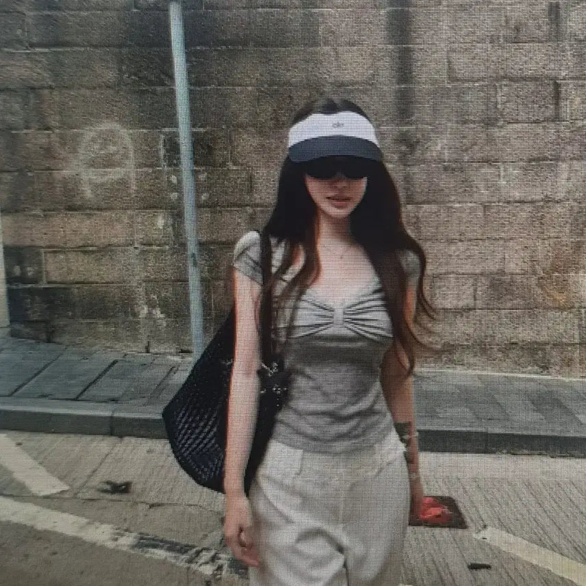 [BUNJANG] V-Neck Ribbon Short Sleeve T-Shirt / (해외배송) 브이넥 레이느 리본 반팔 티셔츠 2컬러