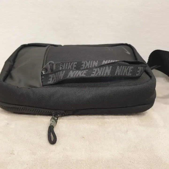 [SOLD OUT] 나이키 블랙 슬링백 크로스백