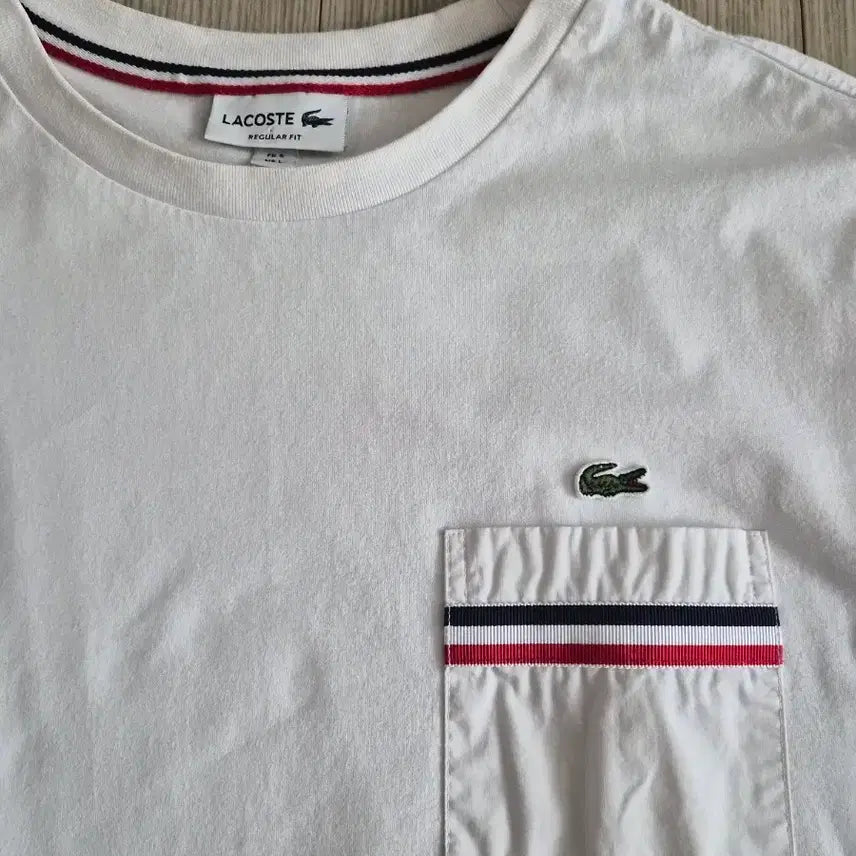 [SOLD OUT] 라코스테 포켓 반팔티 화이트 트리밍
