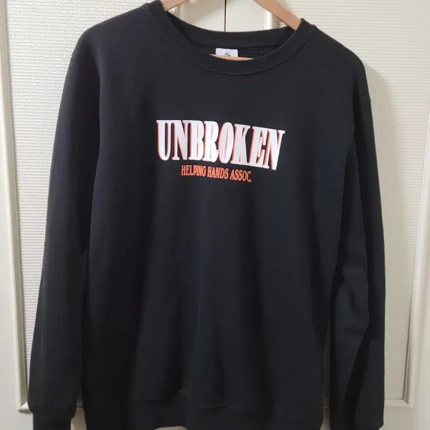 [BUNJANG] UNBROKEN Black Graphic Sweatshirt (Size M) / UNBROKEN 블랙 그래픽 맨투맨 (95/M 사이즈)