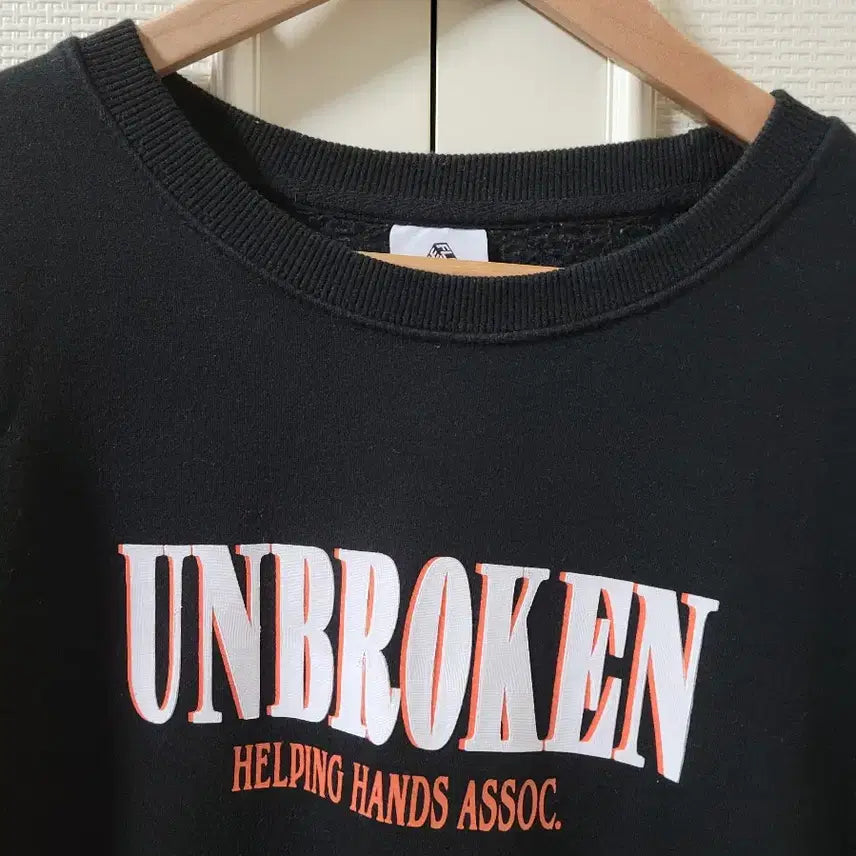 [BUNJANG] UNBROKEN Black Graphic Sweatshirt (Size M) / UNBROKEN 블랙 그래픽 맨투맨 (95/M 사이즈)
