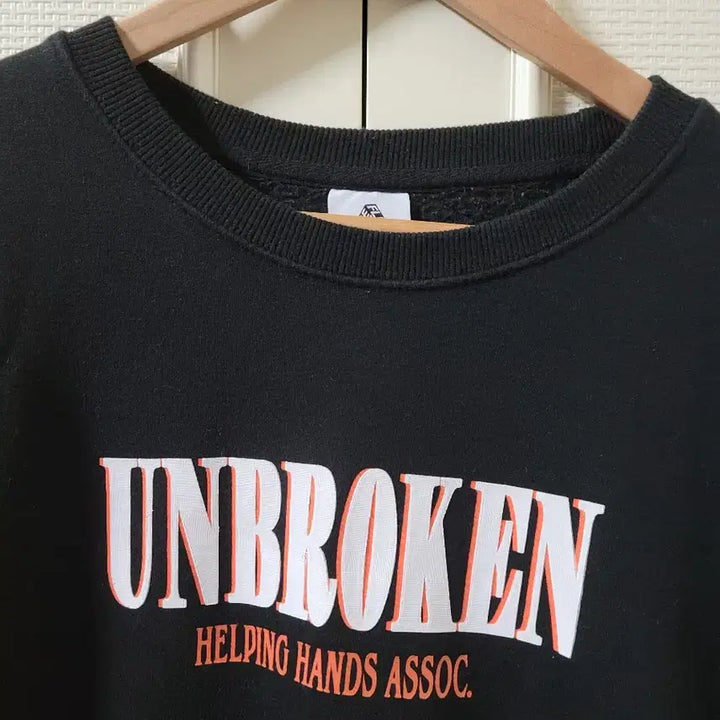 [BUNJANG] UNBROKEN Black Graphic Sweatshirt (Size M) / UNBROKEN 블랙 그래픽 맨투맨 (95/M 사이즈)