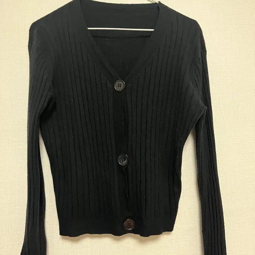 [SOLD OUT] 검정 단추 긴팔티