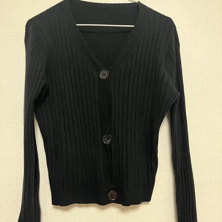 [SOLD OUT] 검정 단추 긴팔티