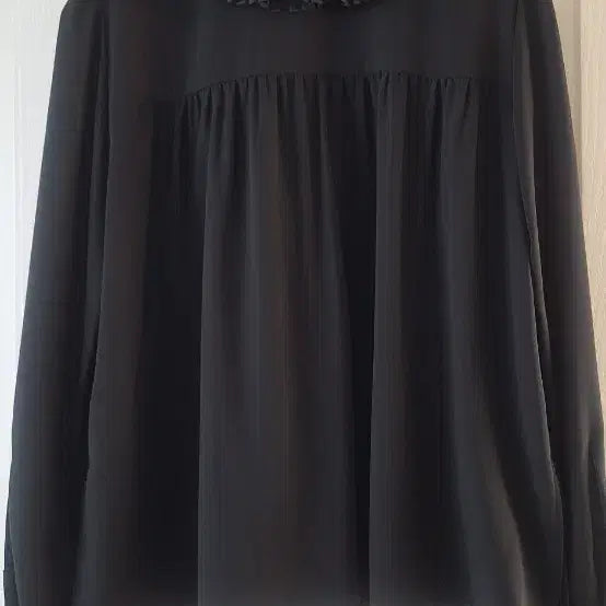 [SOLD OUT] 럭키슈에뜨 프릴 블라우스 블랙