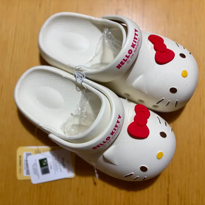 [SOLD OUT] 헬로키티 흰색 슬리퍼 샌들 크록스 250