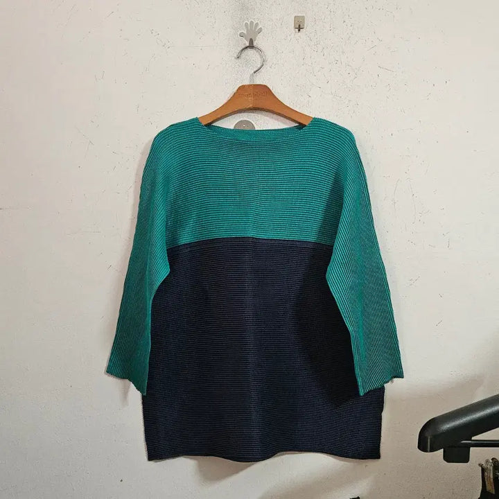 [BUNJANG] Two-Tone Knit Long Sweater / 투톤 플리츠셔츠