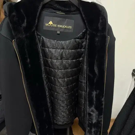 [BUNJANG] Moose Knuckles Gold Emblem Jacket / 무스너클 금장와펜 (백화점)