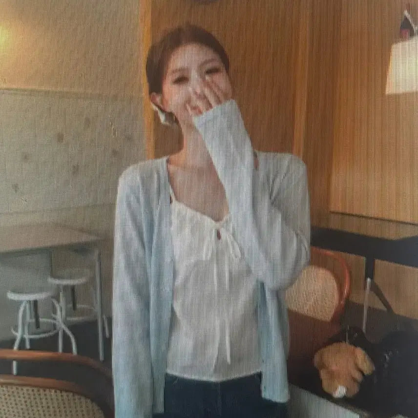 [BUNJANG] White Strap Blouse &amp; Sky Blue Cardigan Set / (해외배송)흰색 끈 블라우스 + 하늘색 가디건 세트