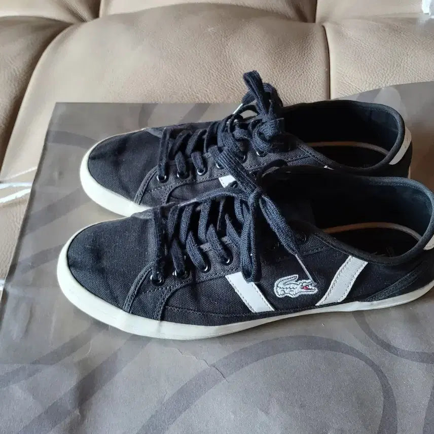 [BUNJANG] Lacoste Sneakers (Size 39.5) / 라코스테운동화39.5