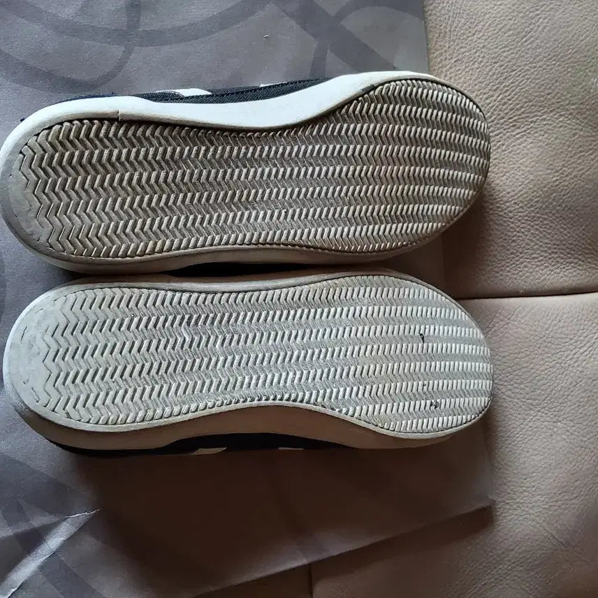 [BUNJANG] Lacoste Sneakers (Size 39.5) / 라코스테운동화39.5
