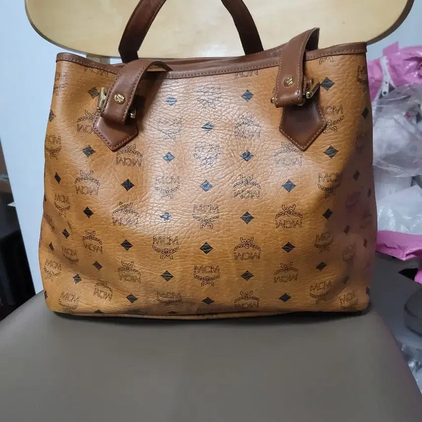 [BUNJANG] MCM Logo Tote Bag / MCM 로고 토트백 성주택 있어요