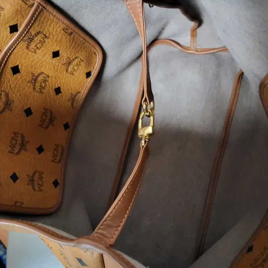 [BUNJANG] MCM Logo Tote Bag / MCM 로고 토트백 성주택 있어요