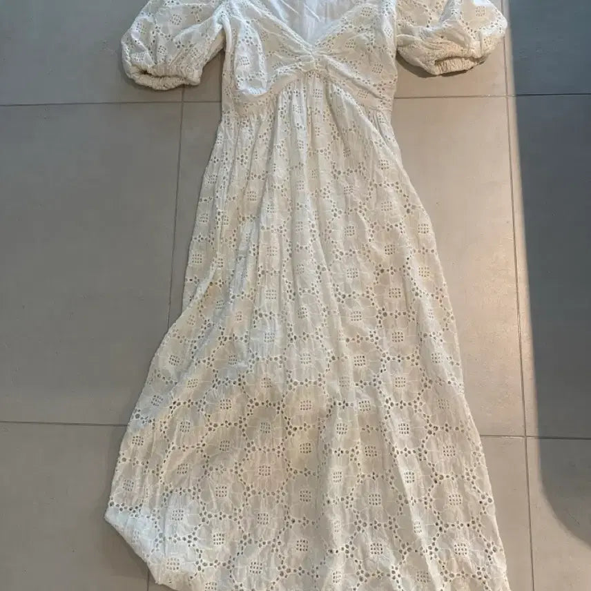 [BUNJANG] Zara White Eyelet Punching Long Dress / 자라 화이트 아일렛 펀칭 원피스