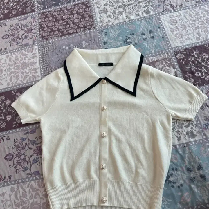 [BUNJANG] Ivory Short Sleeve Knit Cardigan with Collar Detail / 아이보리 카라 배색 반팔 니트 가디건