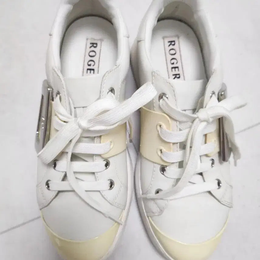 [BUNJANG] Roger Vivier White Sneakers / 로저 비비에 화이트 스니커즈2404.245