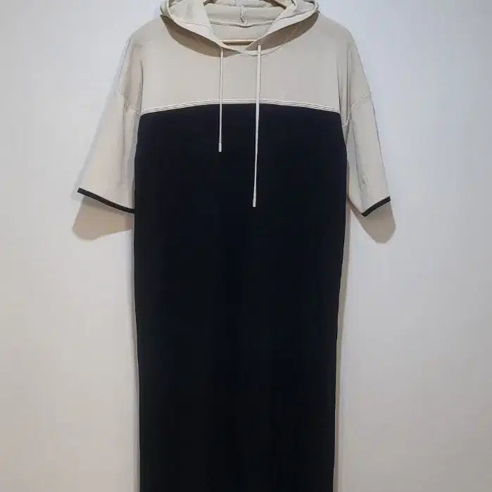 [BUNJANG] Two-Tone Colorblock Hooded Maxi Dress / 투톤 배색 후드 롱 원피스