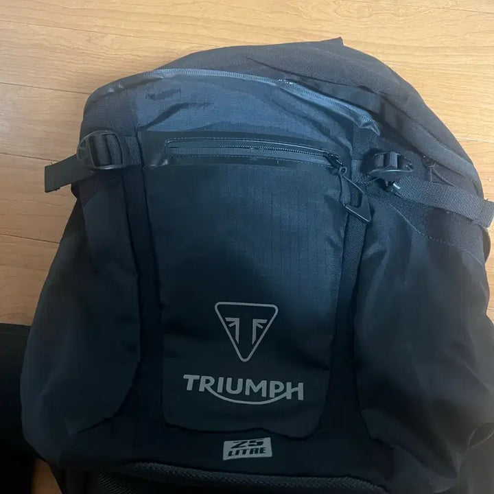 [BUNJANG] Triumph Commuter Bag / 트라이엄프 커뮤터백