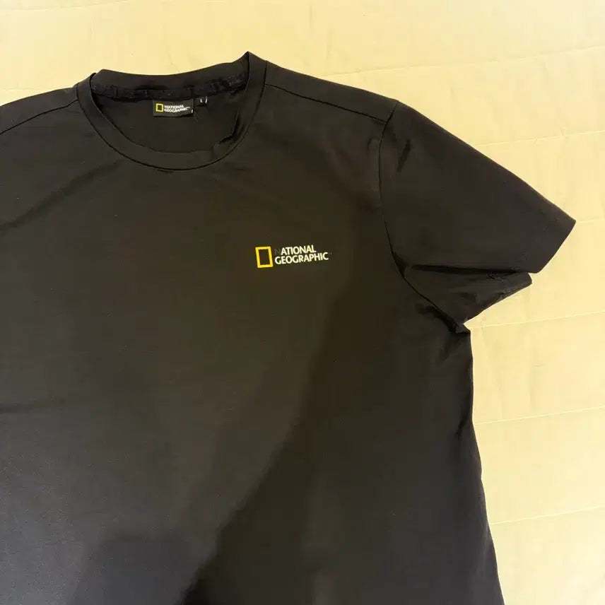 [BUNJANG] National Geographic Black Short Sleeve T-Shirt (L) / 내셔널지오그래픽 검정 반팔 티셔츠(정품)