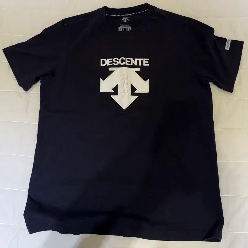 [BUNJANG] Descente Black T-Shirt Logo Printing / 데상트 블랙 반팔 티셔츠 로고 프린팅(정품)