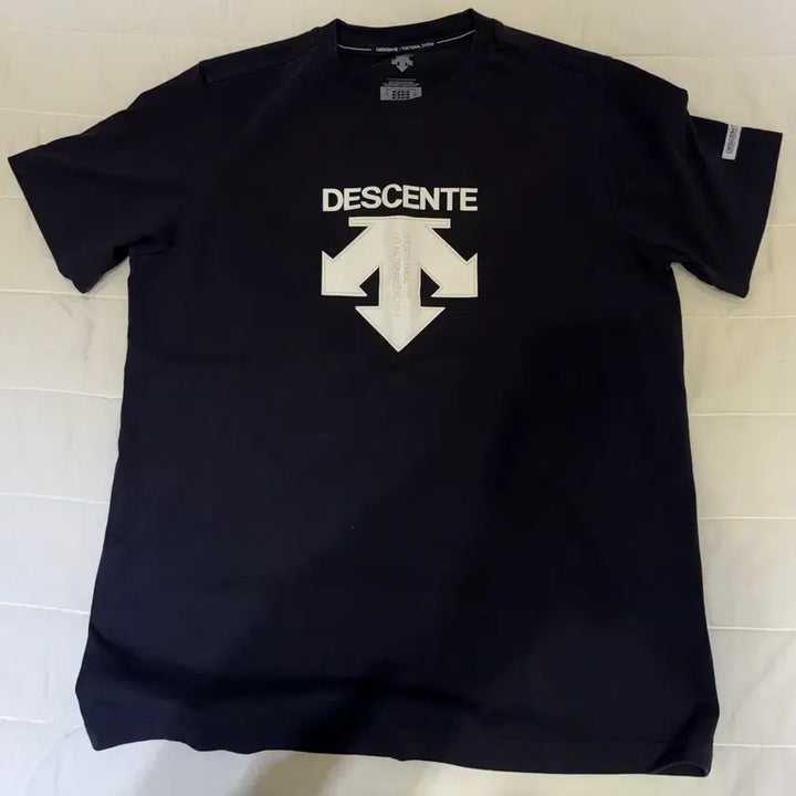 [BUNJANG] Descente Black T-Shirt Logo Printing / 데상트 블랙 반팔 티셔츠 로고 프린팅(정품)