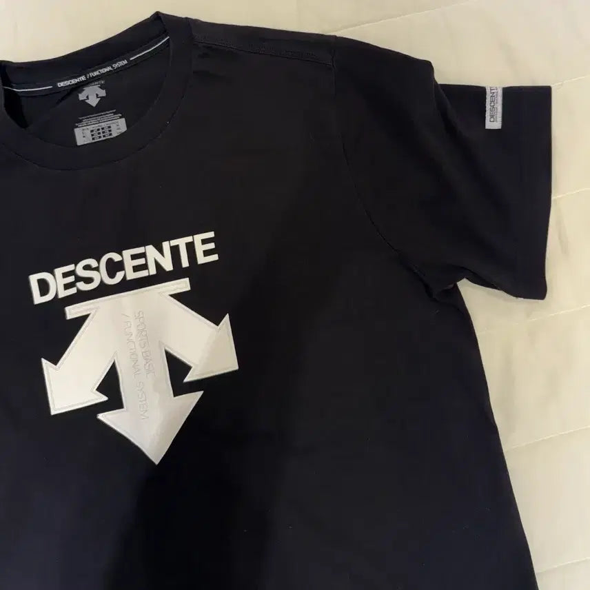 [BUNJANG] Descente Black T-Shirt Logo Printing / 데상트 블랙 반팔 티셔츠 로고 프린팅(정품)