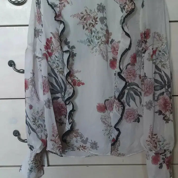 [BUNJANG] ZARA Floral Pattern Blouse with Lace Detail / 자라 플라워 패턴 블라우스 레이스 장식