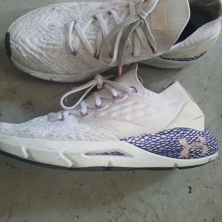 [BUNJANG] Under Armour UA HOVR Phantom Sneakers / 언더아머 UA 호버 팬덤  단화화245ㅡ250