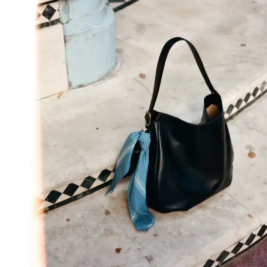 [BUNJANG] Tout Y Est Cano Black Leather Handbag / 투티에 카노 sac canot
