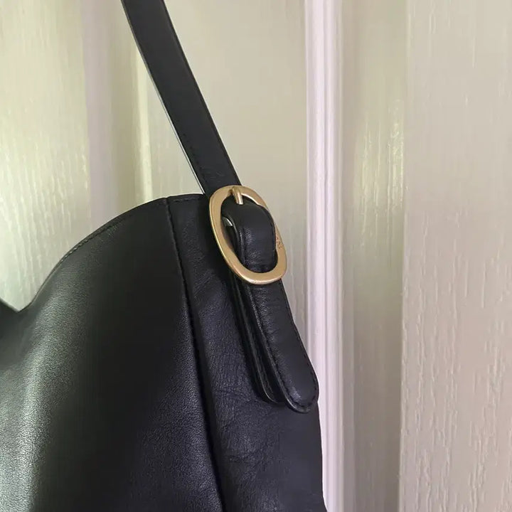 [BUNJANG] Tout Y Est Cano Black Leather Handbag / 투티에 카노 sac canot