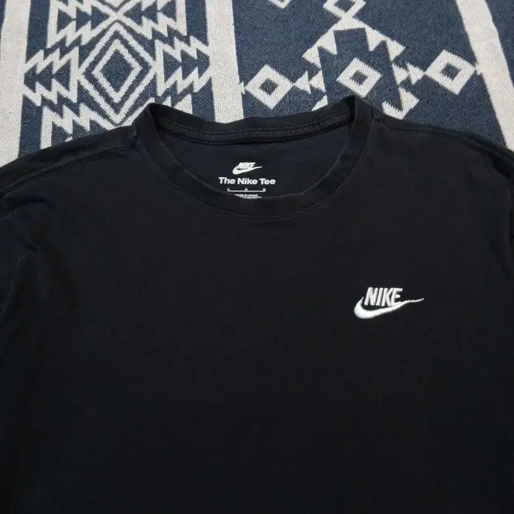 [BUNJANG] Nike Futura Logo Cotton T-shirt / 나이키 블랙 화이트 퓨추라 로고자수 코튼 반팔 티셔츠 M