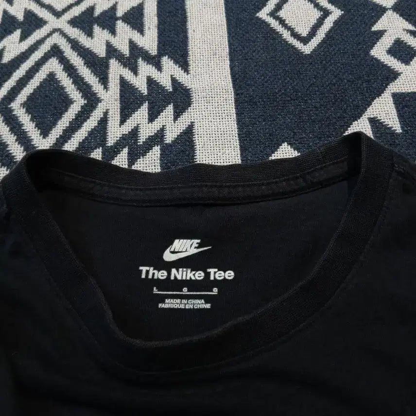 [BUNJANG] Nike Futura Logo Cotton T-shirt / 나이키 블랙 화이트 퓨추라 로고자수 코튼 반팔 티셔츠 M