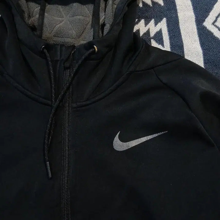 [BUNJANG] Nike Black Swoosh Triangle Pattern Raglan Fleece Hoodie / 나이키 블랙 스우시 프린팅 톤톤 트라이앵글 패턴 레글런 기모 후드집업 X