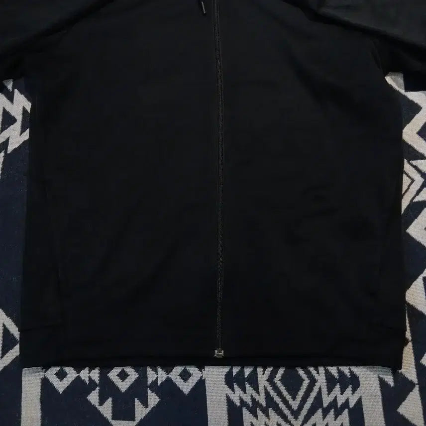 [BUNJANG] Nike Black Swoosh Triangle Pattern Raglan Fleece Hoodie / 나이키 블랙 스우시 프린팅 톤톤 트라이앵글 패턴 레글런 기모 후드집업 X