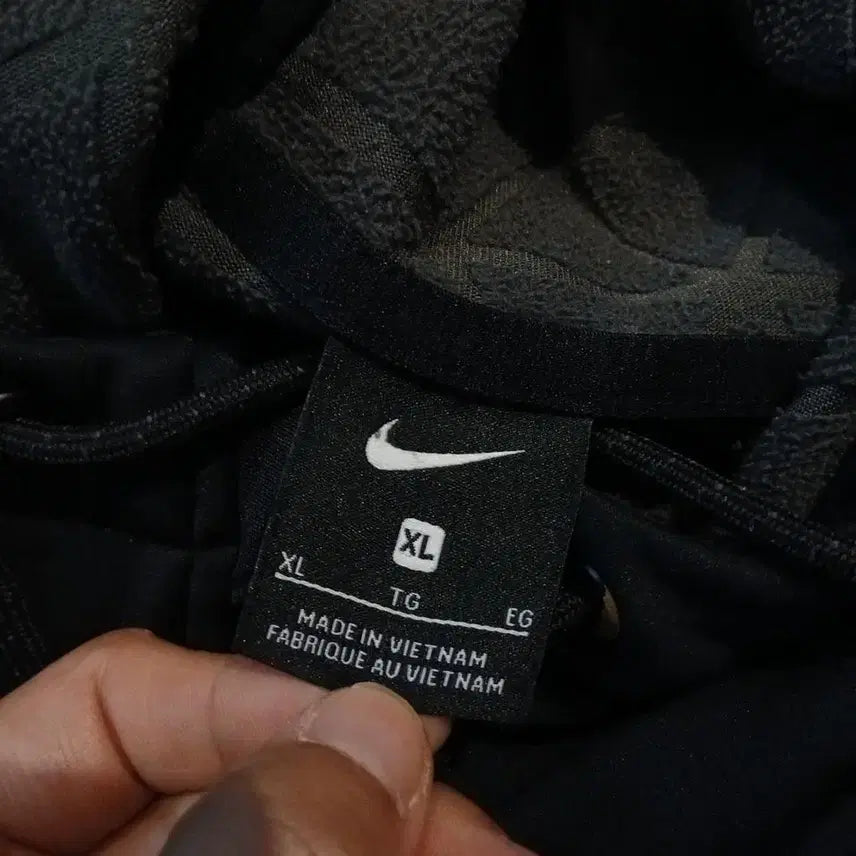 [BUNJANG] Nike Black Swoosh Triangle Pattern Raglan Fleece Hoodie / 나이키 블랙 스우시 프린팅 톤톤 트라이앵글 패턴 레글런 기모 후드집업 X