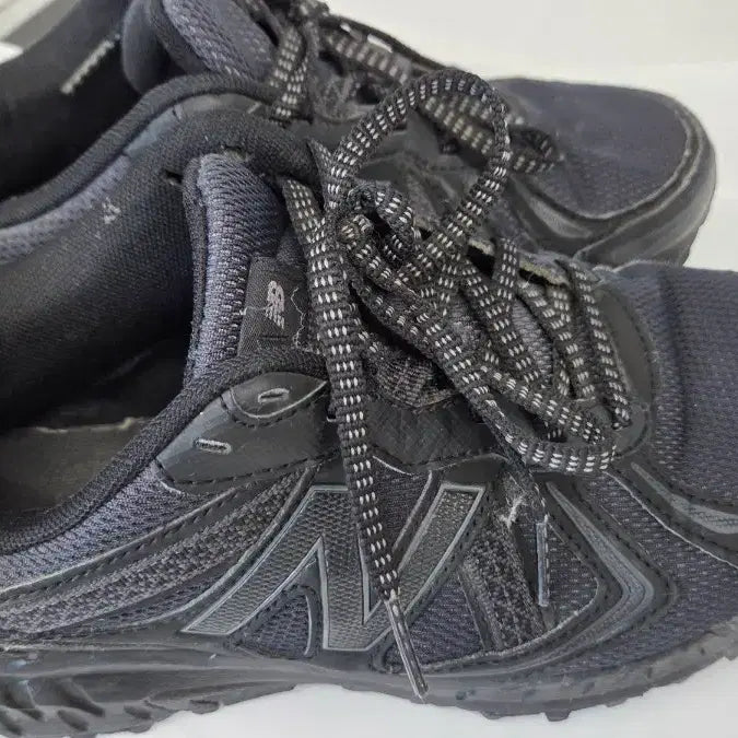 [BUNJANG] New Balance MT410CK5 Black Trekking Shoes / 뉴발란스 MT410CK5 블랙 250
