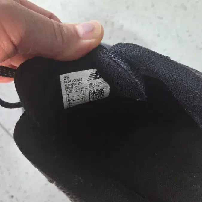 [BUNJANG] New Balance MT410CK5 Black Trekking Shoes / 뉴발란스 MT410CK5 블랙 250