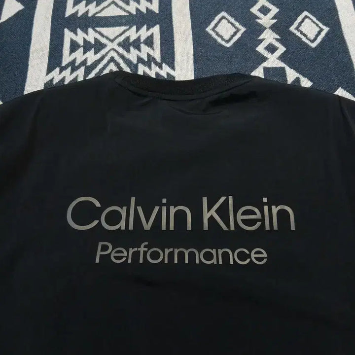 [SOLD OUT] 캘빈클라인 퍼포먼스 블랙 체스트포켓 리플렉티브 로고프린팅 나일론 블렌드