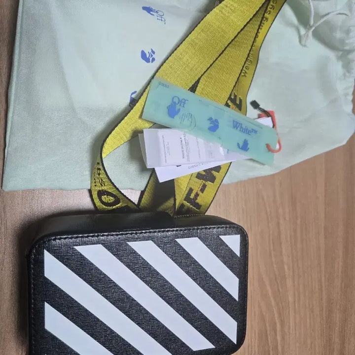 [BUNJANG] Off-White Crossbody Bag / 오프화이트 크로스백