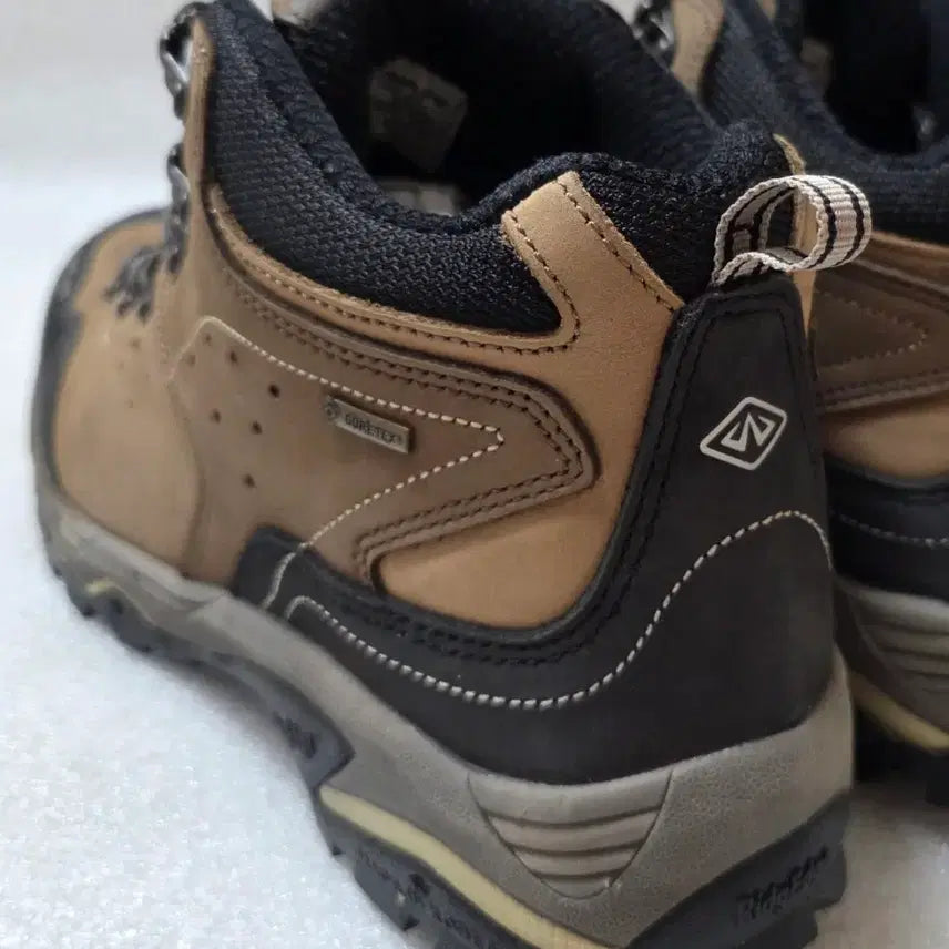 [BUNJANG] CAMPLINE Gore-Tex Mid-Cut Hiking Boots - Men&