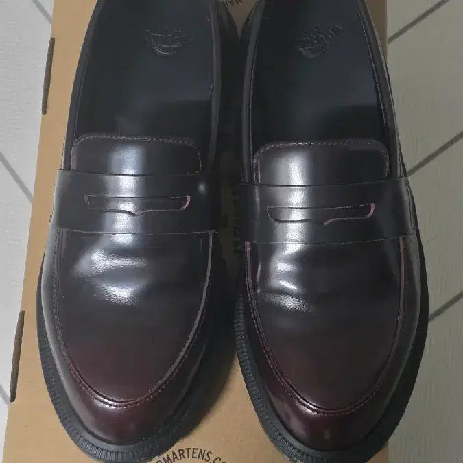 [BUNJANG] Dr. Martens Temara Leather Loafers Cherry Red / 닥터마틴 테마라 레더 로퍼 체리 레드