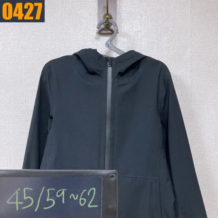 [BUNJANG] Uniqlo All Black Waterproof Windbreaker Jacket S / 90 유니클로 올블랙 방수 바람막이 자켓 아우터 S