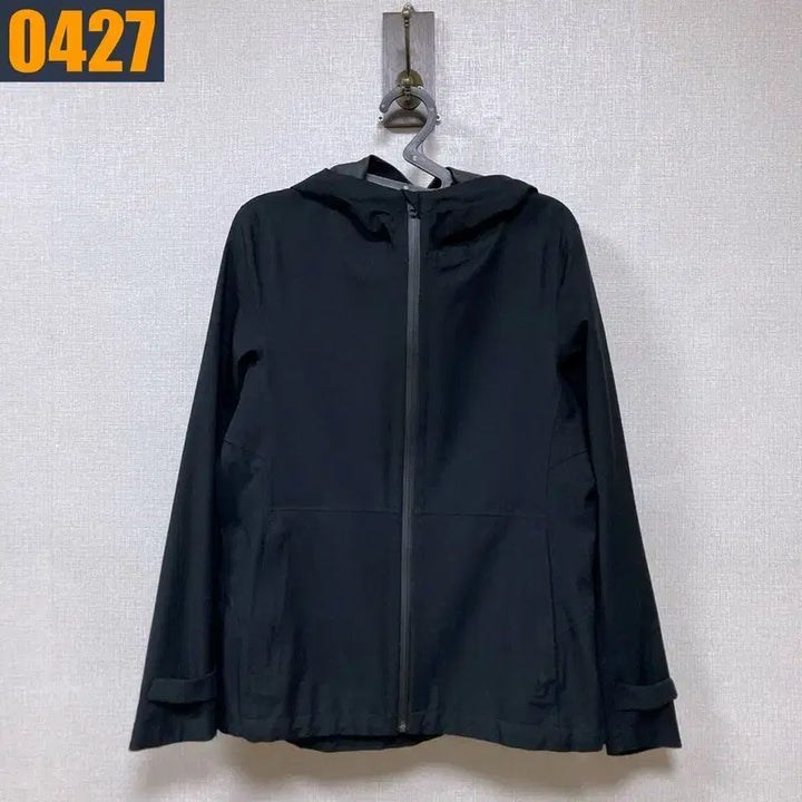 [BUNJANG] Uniqlo All Black Waterproof Windbreaker Jacket S / 90 유니클로 올블랙 방수 바람막이 자켓 아우터 S