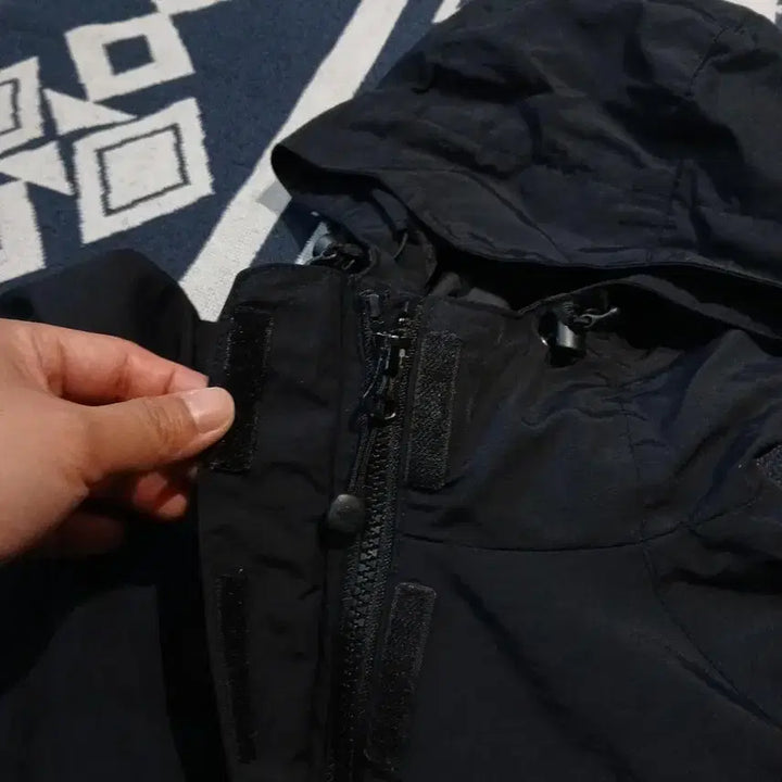 [BUNJANG] The North Face Black White Logo Hidden Zipper Outdoor Raglan Hooded Windbreaker / 노스페이스 블랙 화이트 로고 히든지퍼 고프코어 아웃도어 레글런 후드 바람