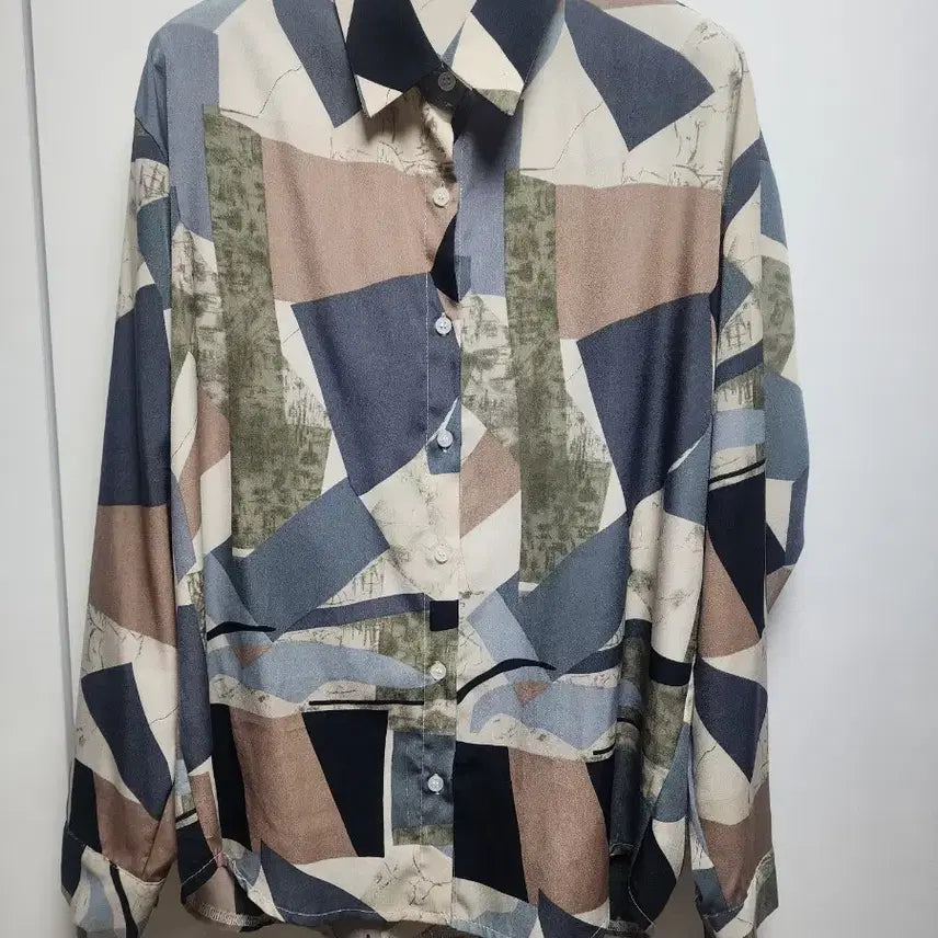 [BUNJANG] Unique Pattern Blouse / 예쁜 블라우스