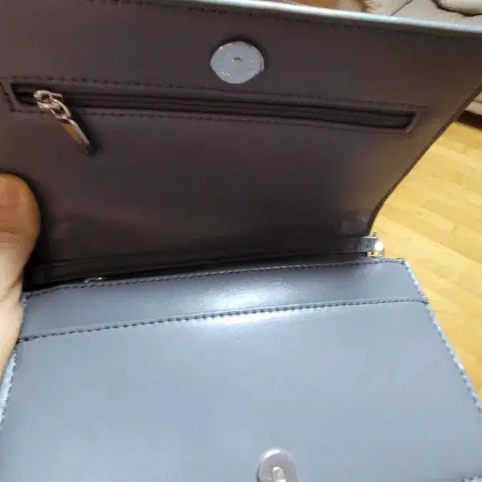 [BUNJANG] Charles &amp; Keith Chain Crossbody Bag - Gray / 찰스앤키스 체인 크로스백 그레이