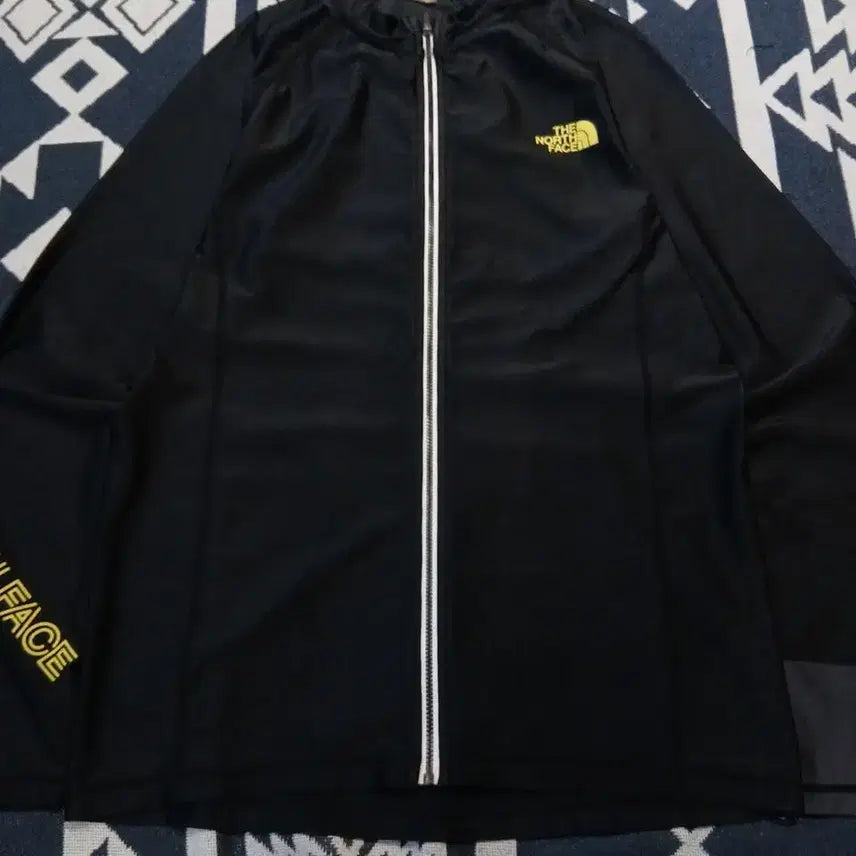 [BUNJANG] The North Face Black Yellow Logo Printed Track Top / 노스페이스 블랙 옐로우 로고프린팅 세이브 오션 래쉬가드 트랙탑 집업 져지